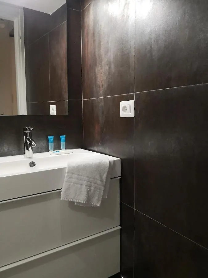 Luxury Apartment Near Niguarda Graziano39 Milan 0*,  Italy